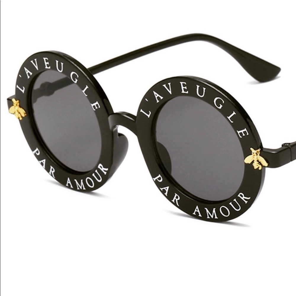 Black Round Retro White French Writing Sunglasses